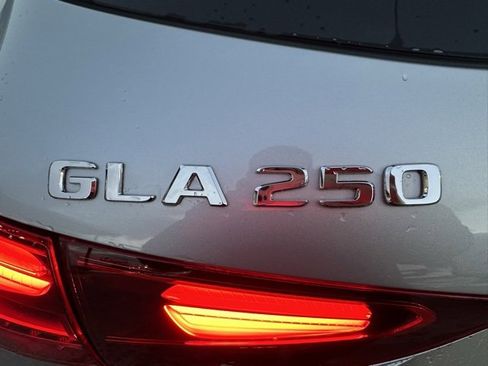 New 2026 Mercedes-Benz GLA 250 4MATIC image 9