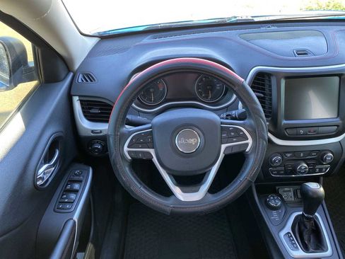 Used 2018 Jeep Cherokee Trailhawk AWD/4WD image 31