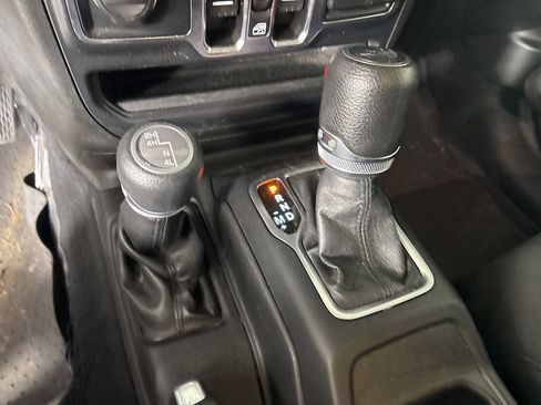 Used 2019 Jeep Wrangler Unlimited Sport S image 18