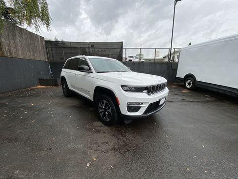Used 2024 Jeep Grand Cherokee Limited 4xe AWD/4WD image 8