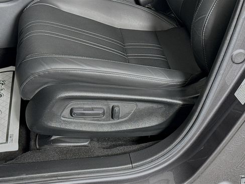 Used 2024 Honda HR-V EX-L image 10