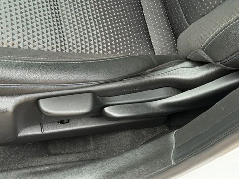 Used 2025 Chevrolet Trax LT image 22