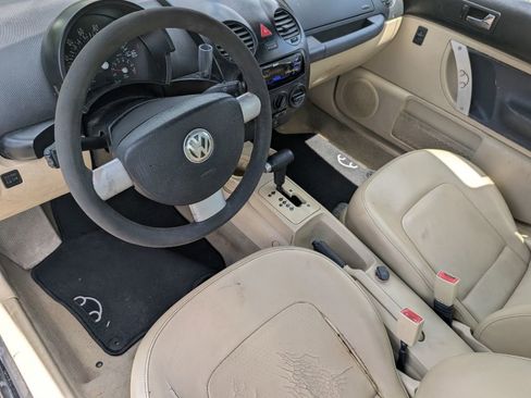 Used 2005 Volkswagen Beetle GL FWD image 8