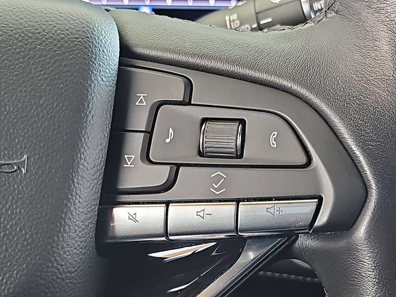 Certified 2023 Cadillac Escalade Sport w/ LPO, ONYX Package AWD/4WD image 19