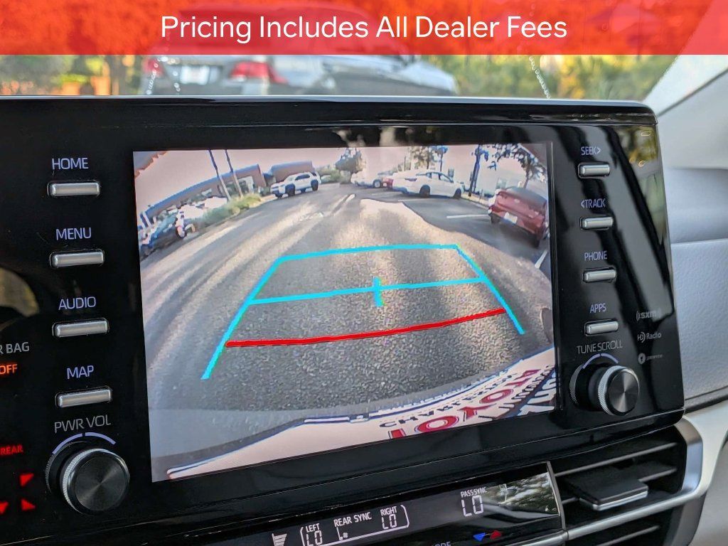 Used 2023 Toyota Sienna XLE FWD image 24