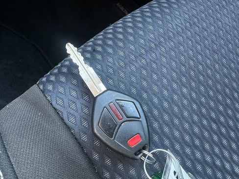 Used 2018 Mitsubishi Outlander ES image 34