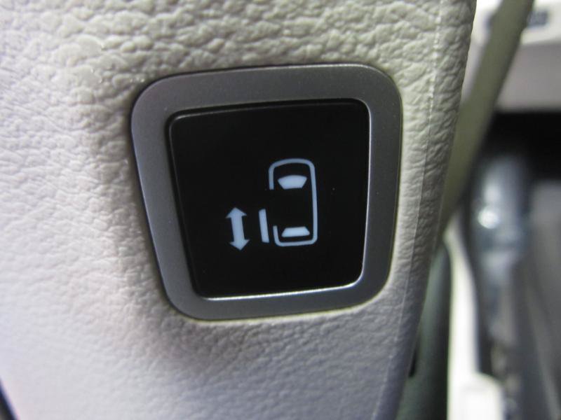 Used 2023 Chrysler Voyager LX FWD image 27