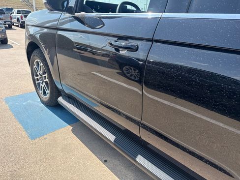 Used 2026 Ford Expedition Active AWD/4WD image 12