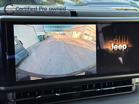Used 2025 Jeep Wrangler Unlimited Sahara w/ Safety Group AWD/4WD image 20