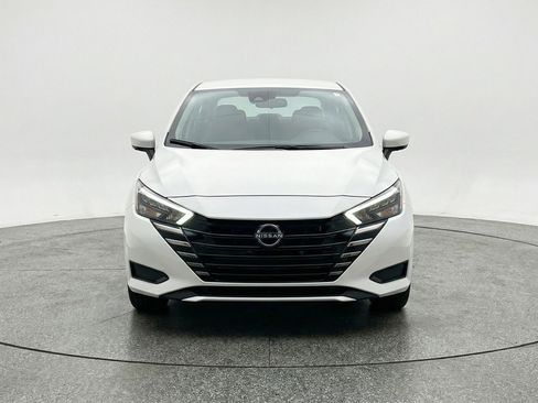 Used 2025 Nissan Versa SV FWD image 2