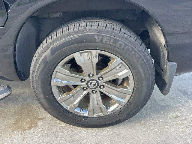 Used 2018 Nissan Titan SL w/ Chrome Package RWD image 13