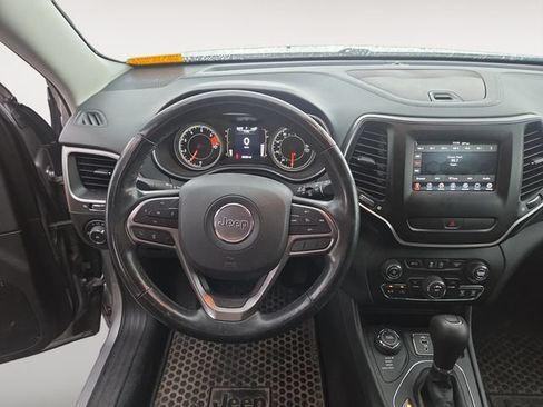 Used 2019 Jeep Cherokee Latitude w/ Cold Weather Group AWD/4WD image 10