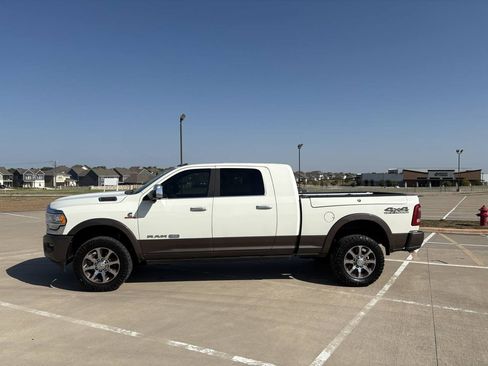 Used 2019 RAM 2500 Limited AWD/4WD image 2