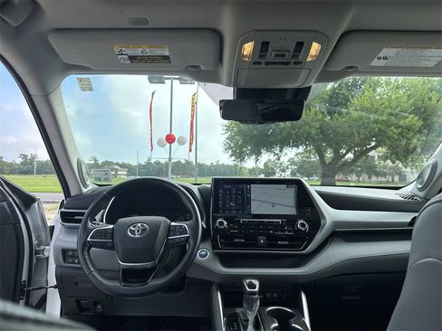 Used 2020 Toyota Highlander Limited Platinum image 31
