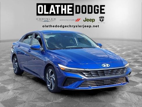 Used 2025 Hyundai Elantra SEL FWD image 31