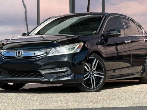 Used 2016 Honda Accord Touring image 2