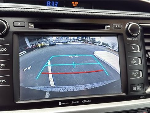 Used 2017 Toyota Highlander FWD V6 image 19