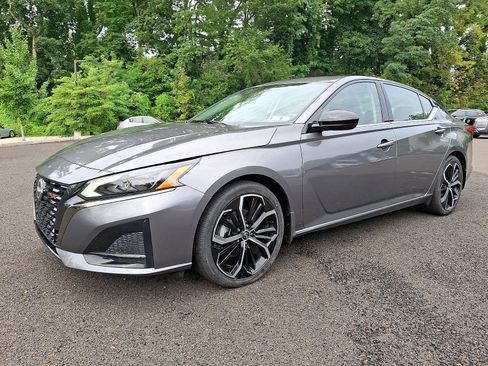 Certified 2024 Nissan Altima 2.5 SR w/ SR Premium Package FWD image 3