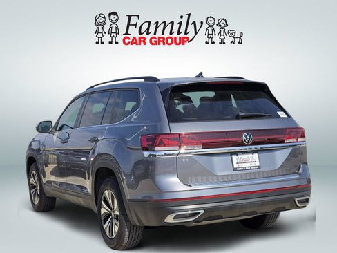 Used 2025 Volkswagen Atlas SE FWD image 3