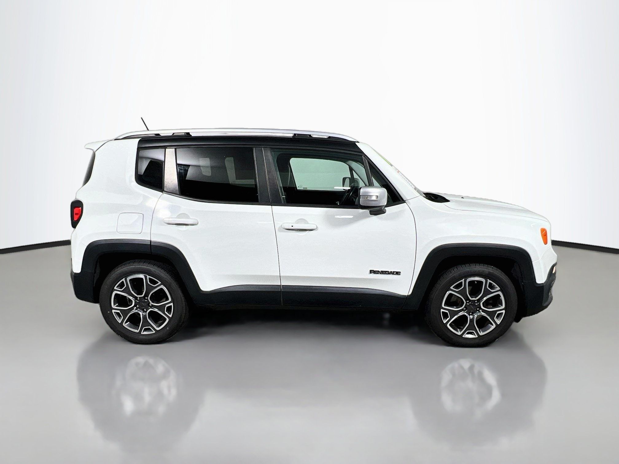 Used 2016 Jeep Renegade Limited FWD image 3
