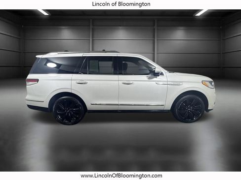 Certified 2022 Lincoln Navigator Reserve AWD/4WD image 8