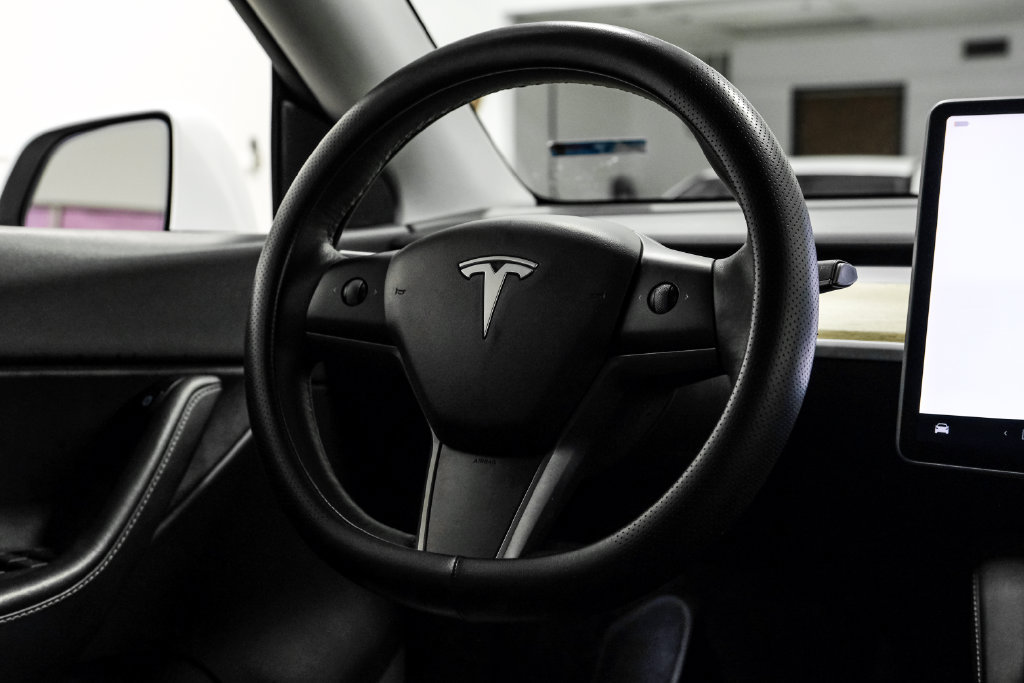 Used 2022 Tesla Model Y Long Range AWD/4WD image 13