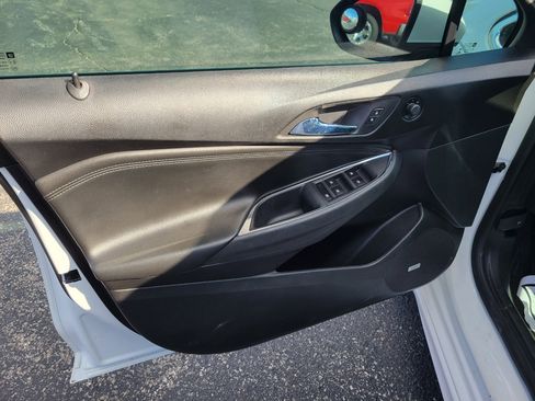 Used 2017 Chevrolet Cruze Premier image 9