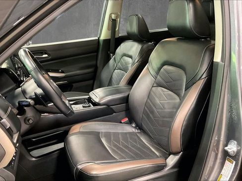 Used 2022 Nissan Pathfinder Platinum w/ Cargo Package AWD/4WD image 21
