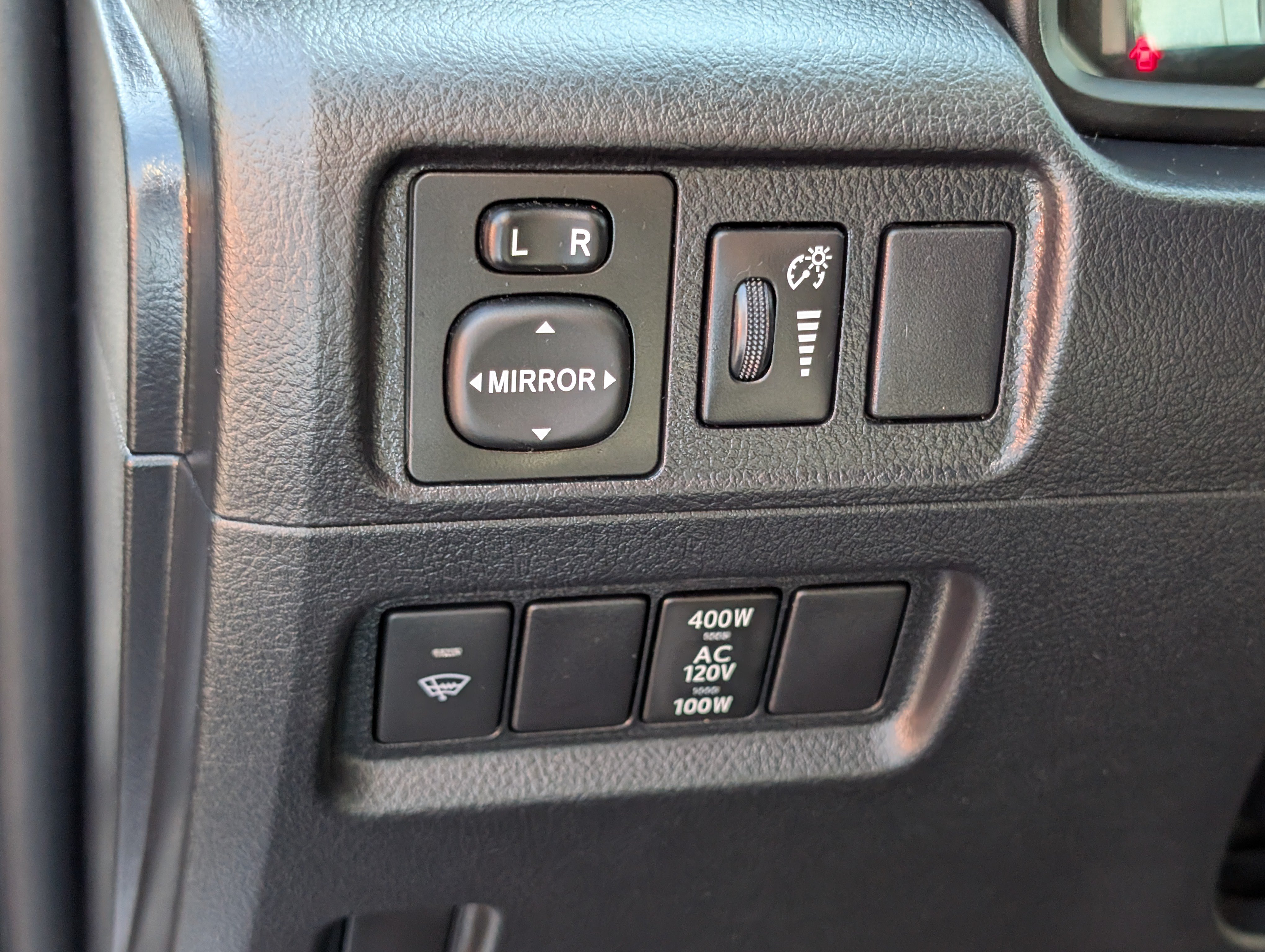 Used 2018 Toyota 4Runner SR5 AWD/4WD image 21