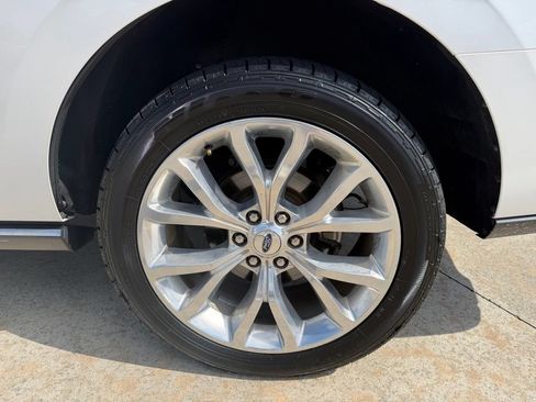 Used 2019 Ford Expedition Limited w/ Equipment Group 302A RWD image 9
