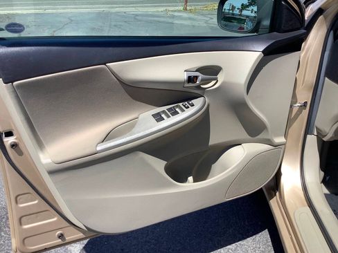 Used 2013 Toyota Corolla LE FWD image 27
