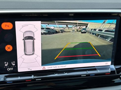 Used 2025 Volkswagen Atlas Peak Edition SE image 18