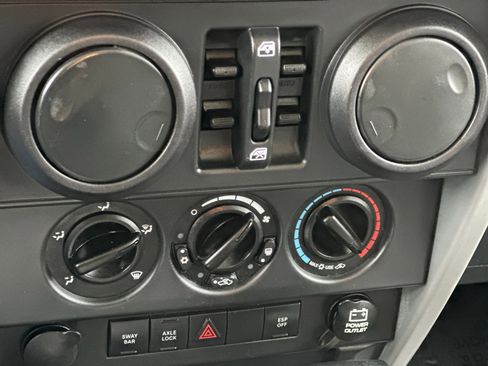 Used 2009 Jeep Wrangler Unlimited Rubicon w/ Dual Top Group image 19