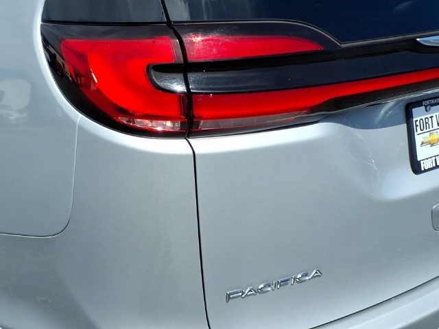 Used 2024 Chrysler Pacifica Touring-L FWD image 26