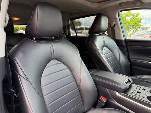 Used 2023 Toyota Highlander XLE AWD/4WD image 22