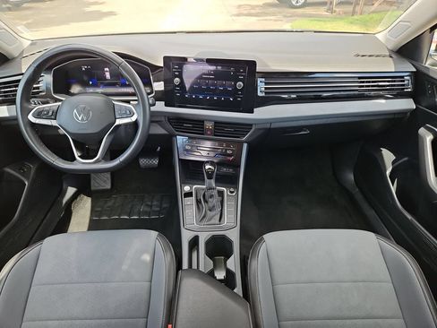 Used 2025 Volkswagen Jetta SE FWD image 26