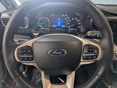 Used 2022 Ford Explorer XLT w/ Equipment Group 202A AWD/4WD image 17