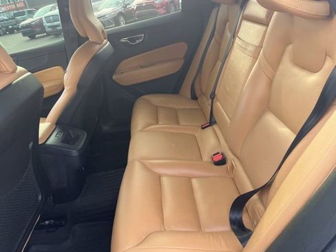 Used 2019 Volvo XC60 T5 Momentum w/ Multimedia Package image 10