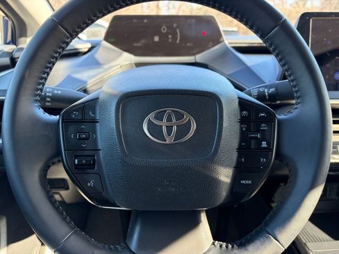Used 2025 Toyota Prius LE image 25