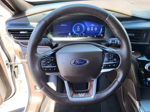 Used 2023 Ford Explorer King Ranch w/ Technology Package image 27