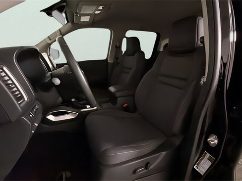 Used 2024 Nissan Frontier SV w/ Technology Package image 14