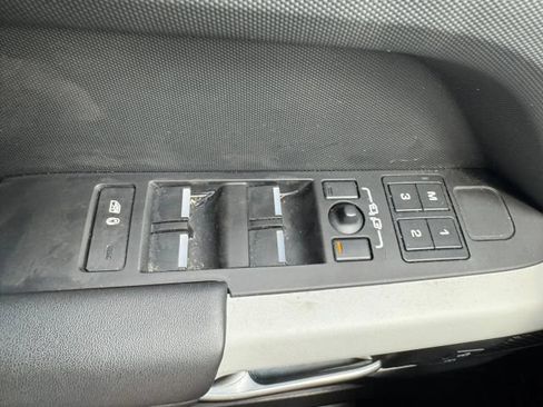 Used 2023 Land Rover Defender 110 X-Dynamic SE AWD/4WD image 13