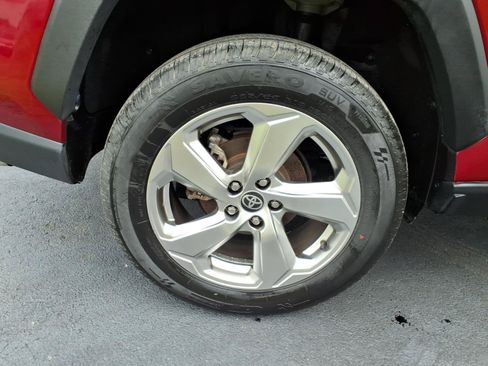 Used 2021 Toyota RAV4 XLE Premium AWD/4WD image 8