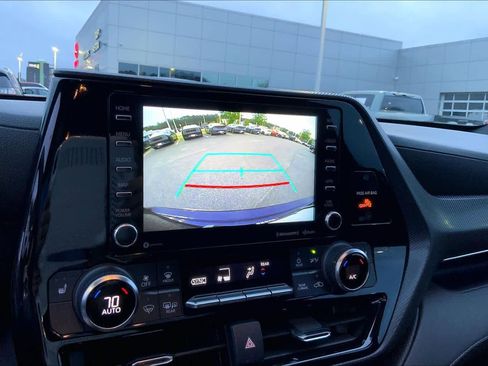 Used 2022 Toyota Highlander XSE FWD image 28