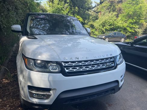 Used 2017 Land Rover Range Rover Sport HSE AWD/4WD image 4