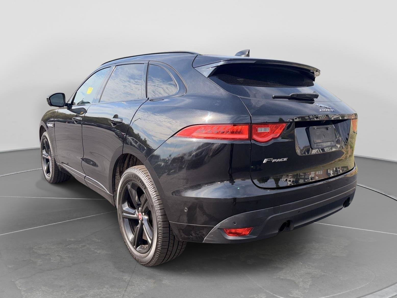 Used 2017 Jaguar F-PACE R-Sport AWD/4WD image 2