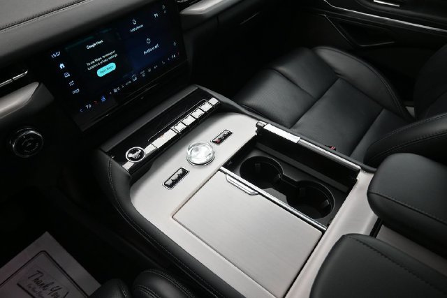 Certified 2025 Lincoln Navigator Reserve AWD/4WD image 18