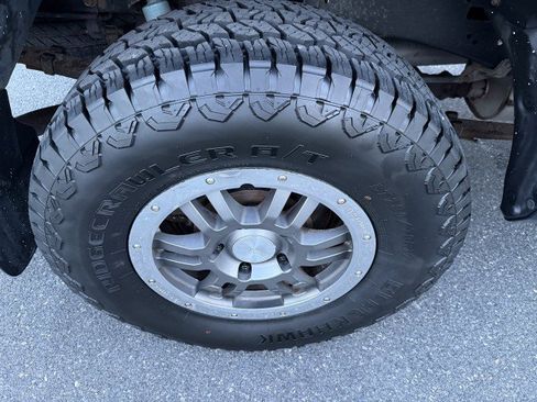 Used 2010 Toyota Tundra 4x4 CrewMax image 27