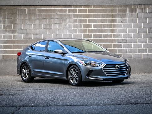 Used 2018 Hyundai Elantra SEL FWD image 2