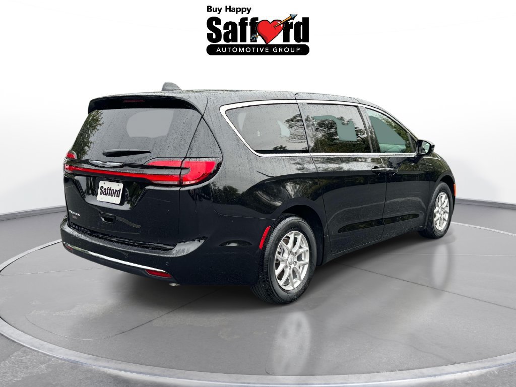 Used 2026 Chrysler Pacifica Select FWD image 8